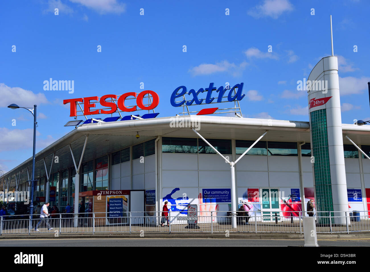 Tesco Extra Supermarkt, Addlestone, Surrey, England, Vereinigtes Königreich Stockfoto