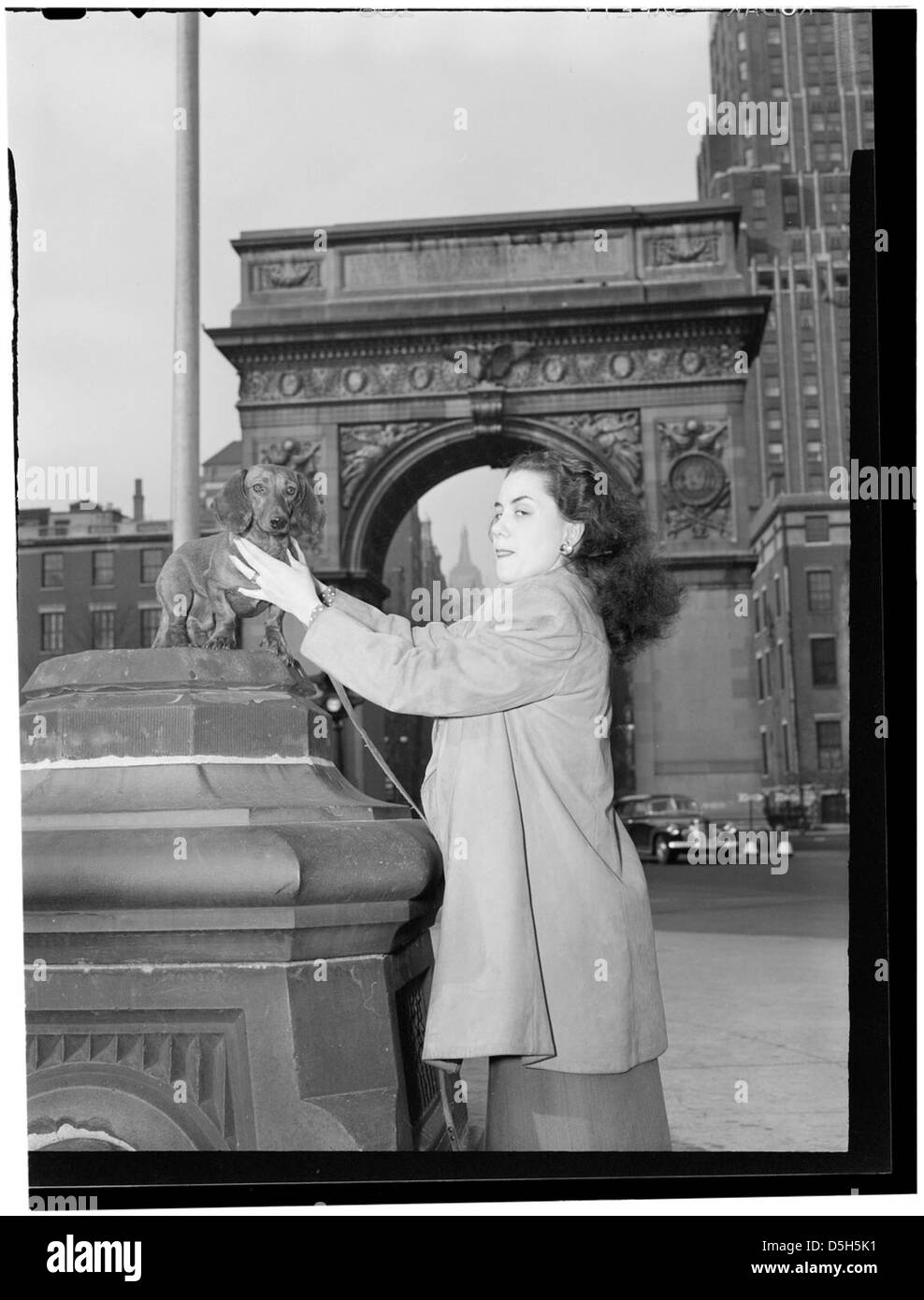 [Porträt von Ann Hathaway, Washington Square, New York, N.Y., ca. Mai 1947] (LOC) Stockfoto