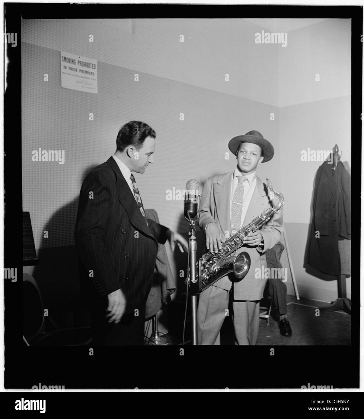 [Porträt von Illinois Jacquet, New York, N.Y., ca. Mai 1947] (LOC) Stockfoto