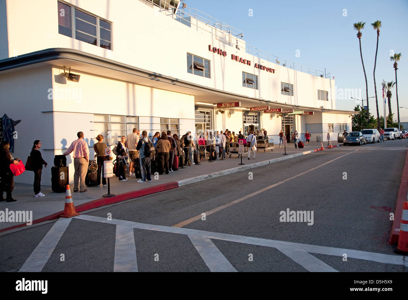 Long Beach Airport Terminal mit Morgensonne, Long Beach, Kalifornien Stockfoto