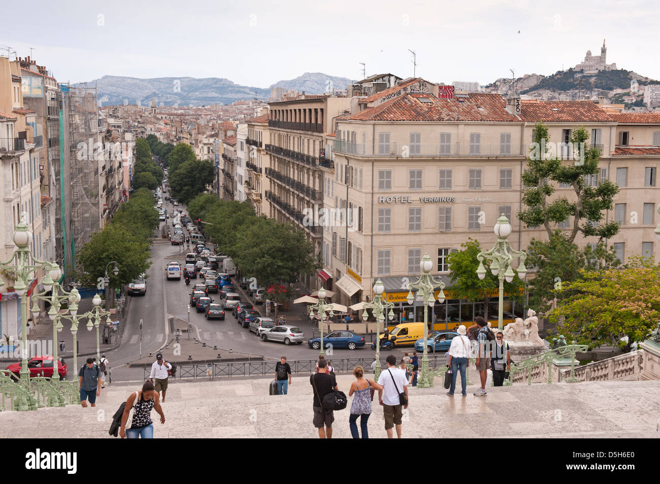 Boulevard d ' Athens, Marseille, gesehen von den Stufen des Bahnhof Saint Charles. Stockfoto