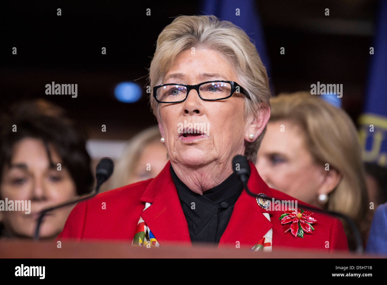 Vertreter Carolyn McCarthy (D -NY) spricht während einer Pressekonferenz zu diskutieren "Verbot Hochleistungs-Pistole Clips." Stockfoto