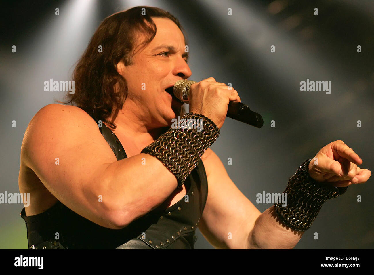 Eric Adams, Sänger der HeavyMetalBand Manowar, singt während eines