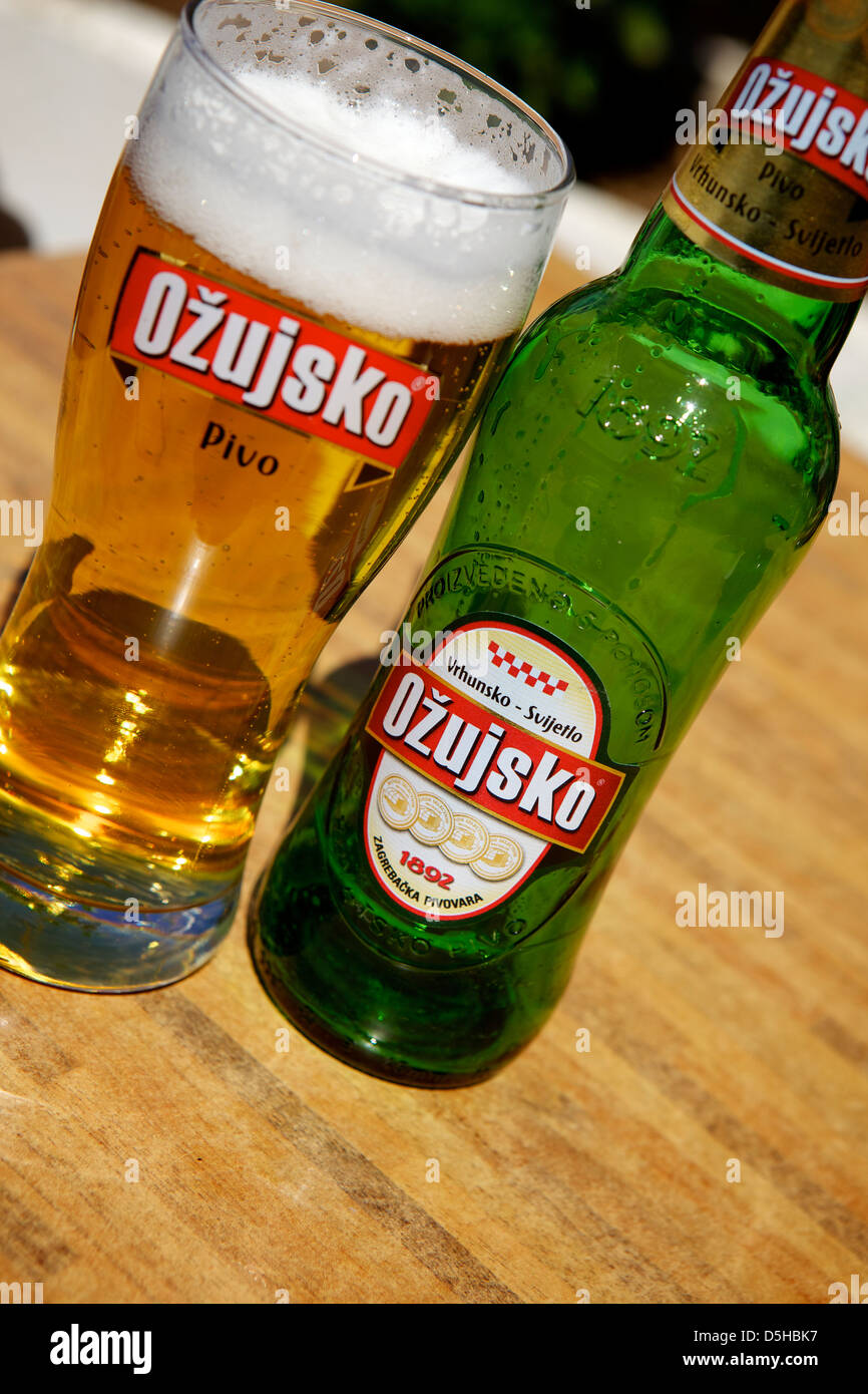 Ozujsko Bier (Povo) kroatische Bier, Kroatien, Europa Stockfotografie -  Alamy