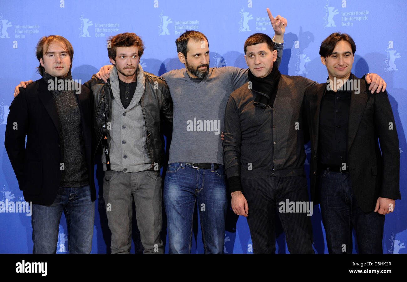 Russischer Hersteller Alexander Koushaev (L-R), Schauspieler, Grigory Dobrygin, Direktor Alexei Popogrebsky, Sergei Puskepalis Schauspieler und Produzent Roman Borisevich während der Fototermin des Films "Wie ich in diesem Sommer beendete" laufen stellen, im Wettbewerb bei der 60. Berlinale Internationalen Filmfestspiele in Berlin, Deutschland, Mittwoch, 17. Februar 2010. Das Festival dauert bis 21 Februar 2010. Pho Stockfoto