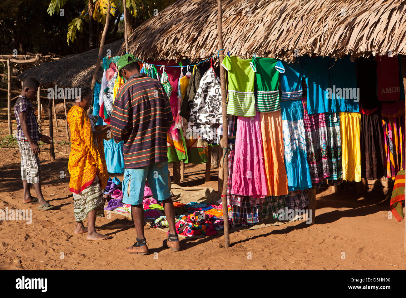 Madagaskar, Betrieb Wallacea, Mariarano, Wochenmarkt in Bearbeitung Stockfoto