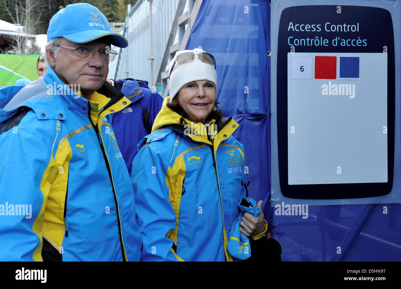 König von Schweden Carl Gustav und Königin Sylvia besuchen Sie Ladies alpinen Super-G Wettbewerb von den Olympischen Winterspielen in Whistler Creeksite, Whistler, Kanada, 20. Februar 2010. Foto: Peter Kneffel Dpa +++(c) Dpa - Bildfunk +++ Stockfoto