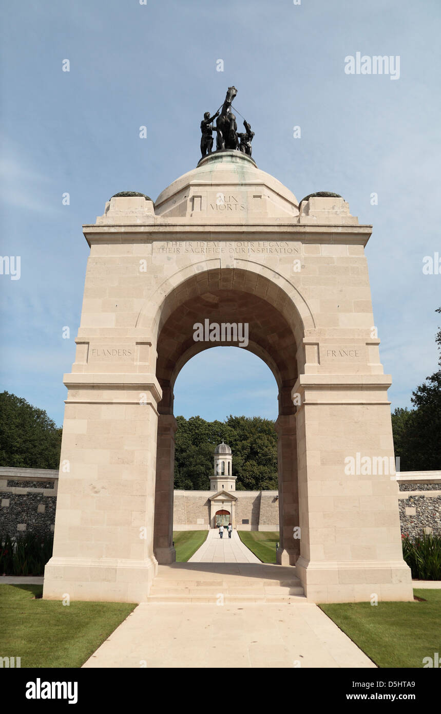 Das Memorial Arch in der südafrikanischen National Memorial am Delville Holz, Somme, Frankreich. Stockfoto