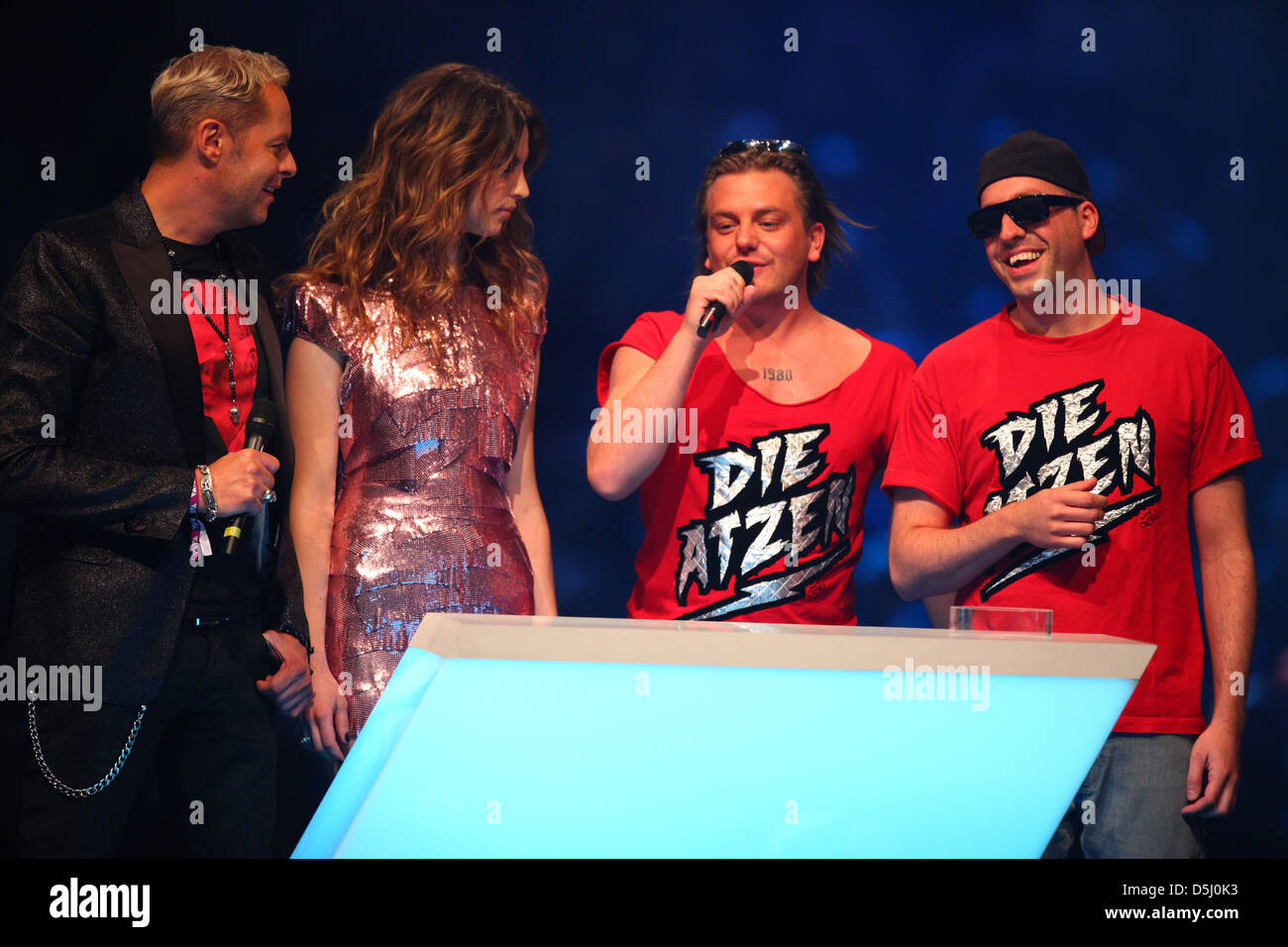 Uwe Fahrenkrog-Petersen, Larissa Kerner, sterben Atzen beim Comet Award in der König-Pilsener Arena. Oberhausen, Deutschland- Stockfoto