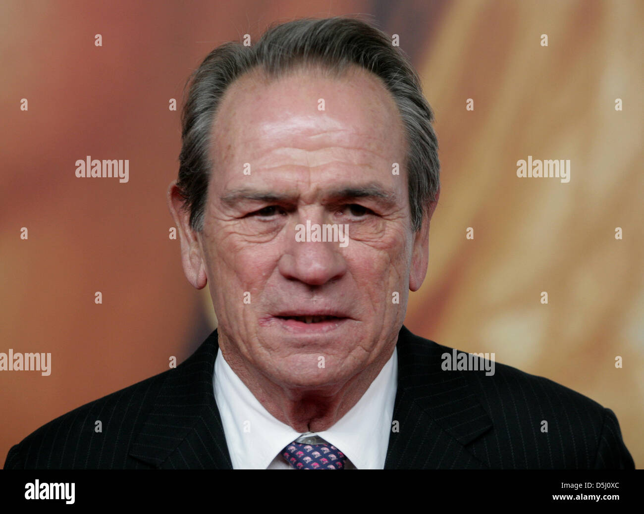 Schauspieler und Oscar-Gewinner, Tommy Lee Jones für die Kamera bei der Premiere des Films "Hope Springs" in Berlin, Deutschland, 20. September 2012 posiert. Der Film wird in den deutschen Kinos am 27. September 2012 vorgestellt. Foto: Hannibal Stockfoto