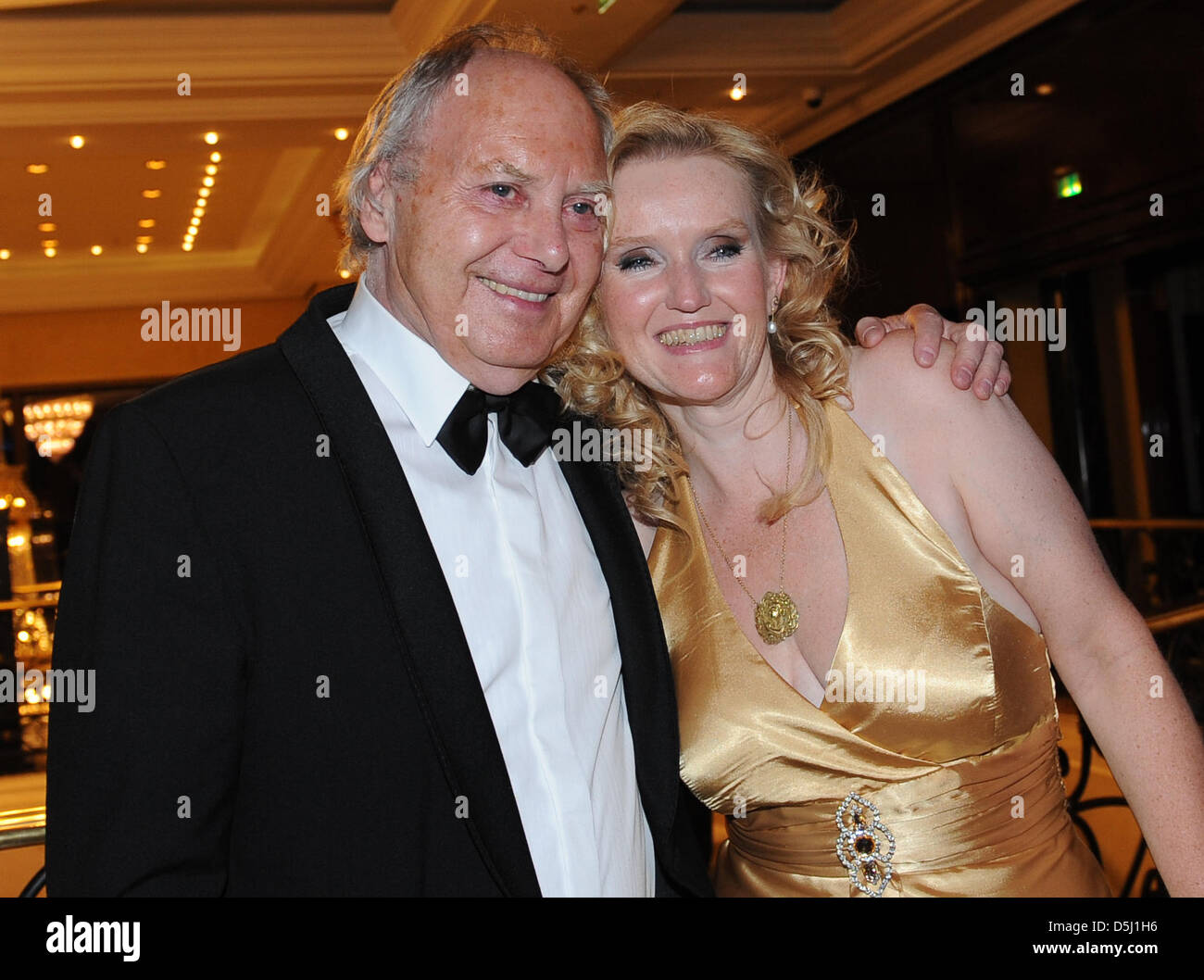 Witwe von Knef Paul von Schell und seine Frau Gabriele Runge besuchen die "Dreamball 2012" in Berlin, Deutschland, 21. September 2012. Das diesjährige Charity-Ball statt findet unter dem Motto "Du bist schön". Foto: Britta Pedersen Stockfoto