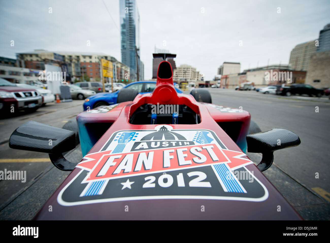 Ein Formel1 Showcar auf einem Anhänger, Dekoration für die bevorstehende Fanmeile während des GP-Wochenendes geparkt Innenstadt von Austin, Texas, USA, 13. November 2012. Die Formel 1 United States Grand Prix statt findet auf dem Circuit of The Americas in Austin am 18. November 2012. Foto: David Ebener dpa Stockfoto