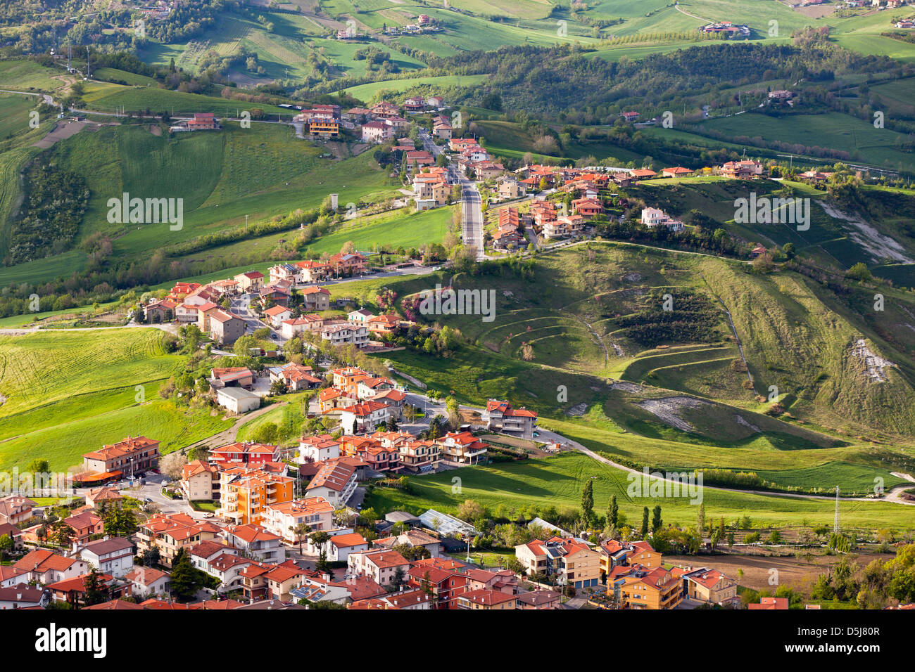Moderne San Marino Vororten Ansicht von oben. Horizontalen Schuss Stockfoto