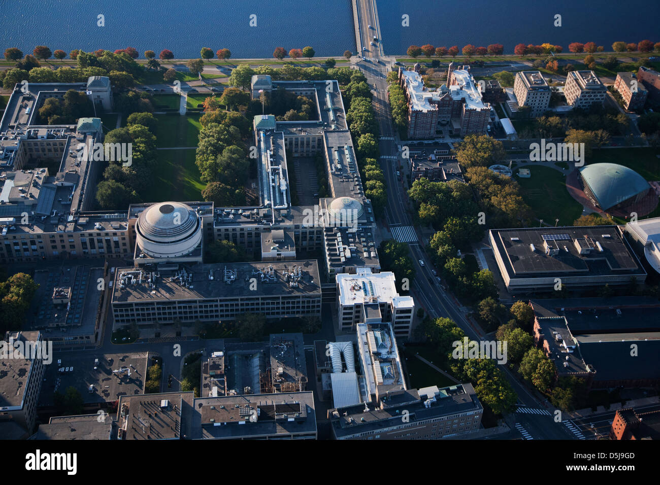 Luftaufnahme von MIT und Harvard Bridge, auch bekannt als M.I.T. Brücke, von Back Bay, Boston nach Cambridge über den Charles River Stockfoto