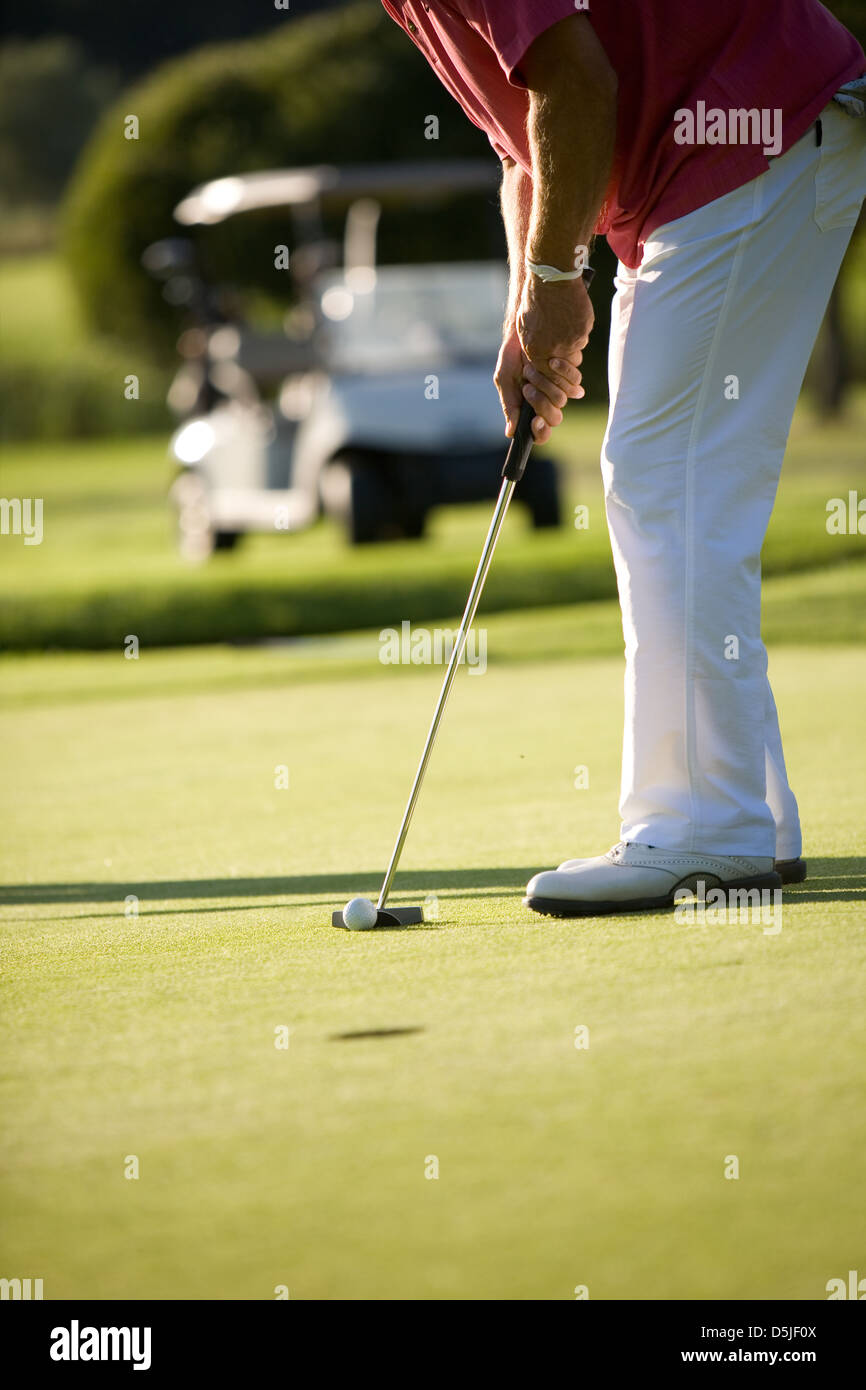 Golfer spielen Golf auf schönen sonnigen Tag Stockfoto
