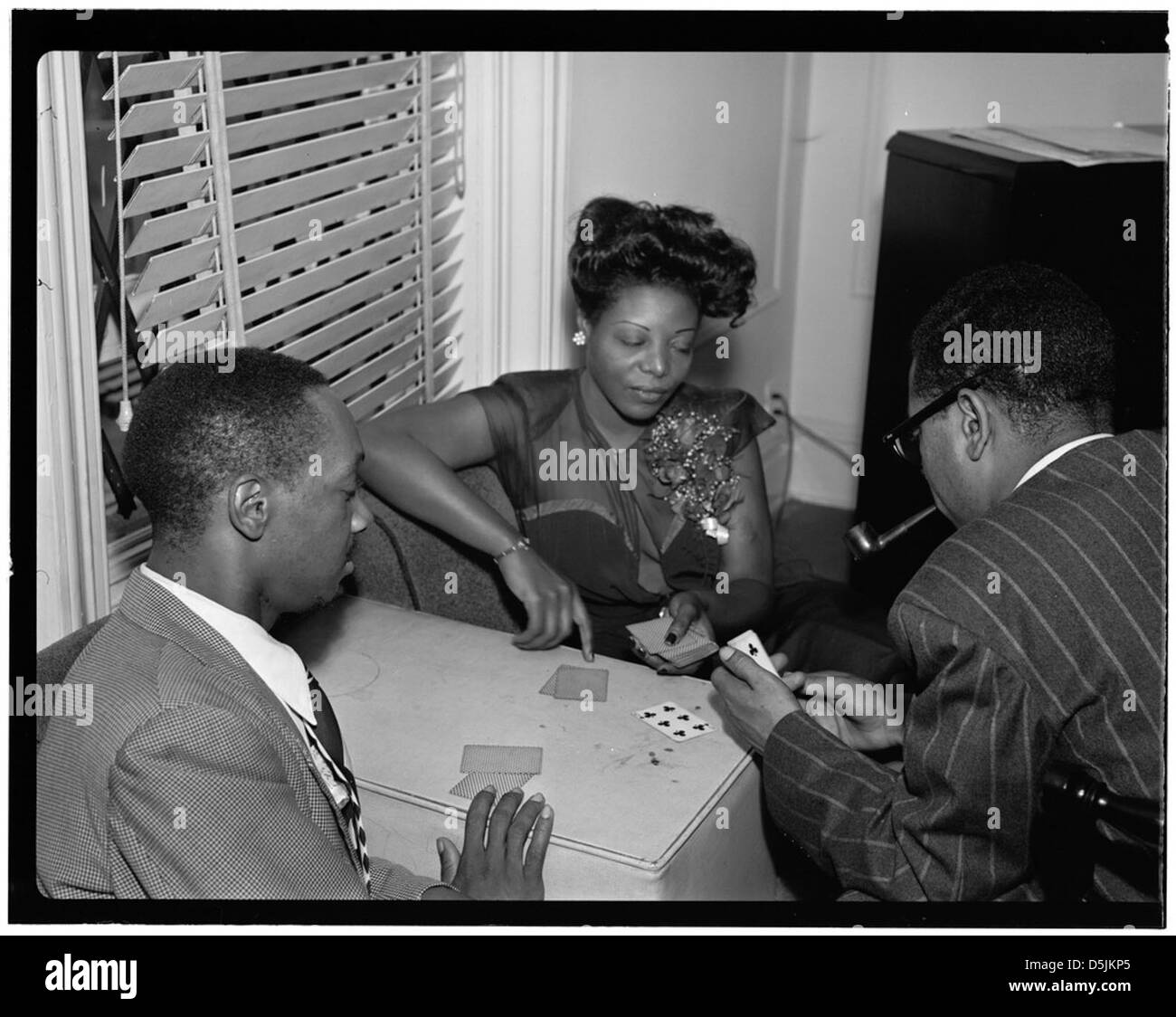 [Porträt von Tadd Dameron, Mary Lou Williams und Dizzy Gillespie, Mary Lou Williams' Apartment, New York, New York, New York, New York, ca. Aug. 1947] (LOC) Stockfoto