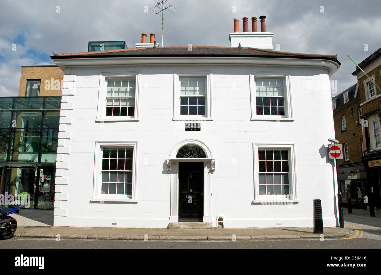 Phelps Cottage 1838 weiß stuckierter zwei Etagen Doppel fronted Grade 11 denkmalgeschützten Haus in Islington London England UK Stockfoto