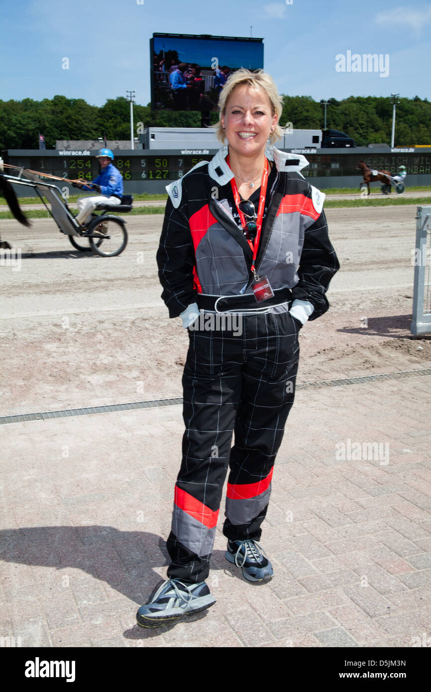 Tanja Schumann bei der Promi-Renntag auf der Trabrennbahn Bahrenfeld. Hamburg, Deutschland - 02.06.2011 Stockfoto