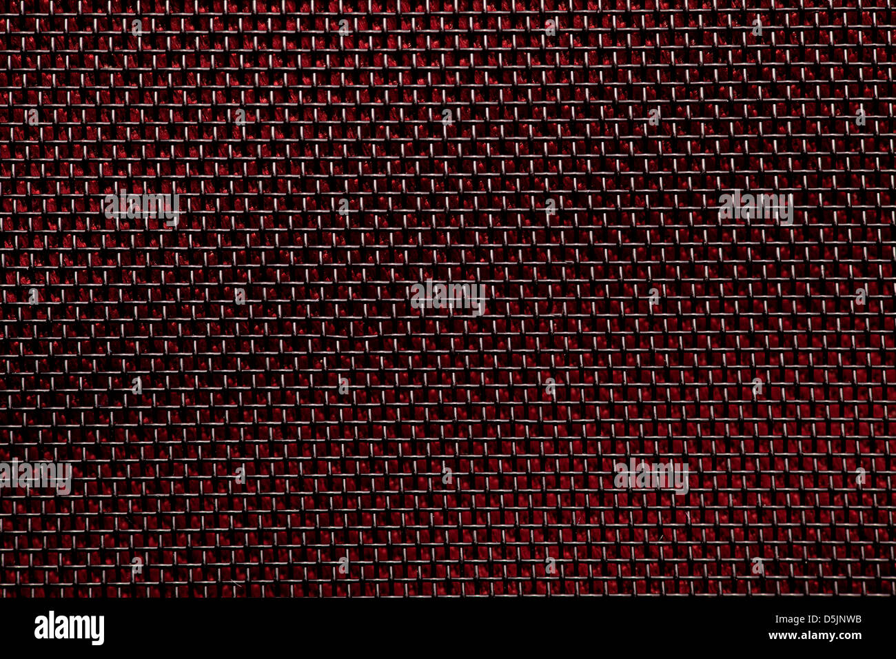 schwarzer Draht Stoff auf rotem Hintergrund oder Raster Textur Stockfoto