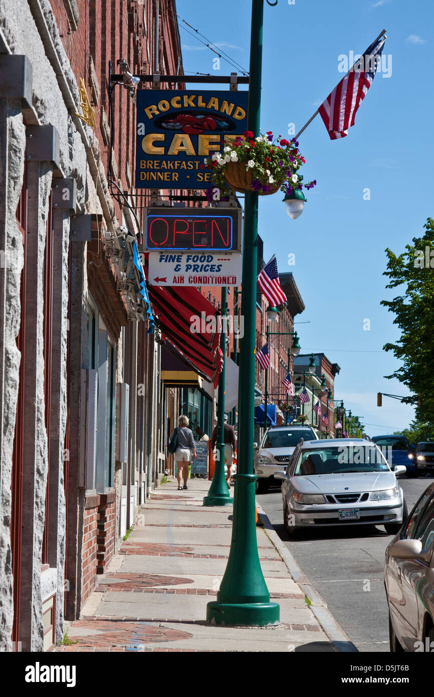 Rockland, Maine, Main Street, primäre Geschäftsviertel der kleinen Hafenstadt New England. Stockfoto