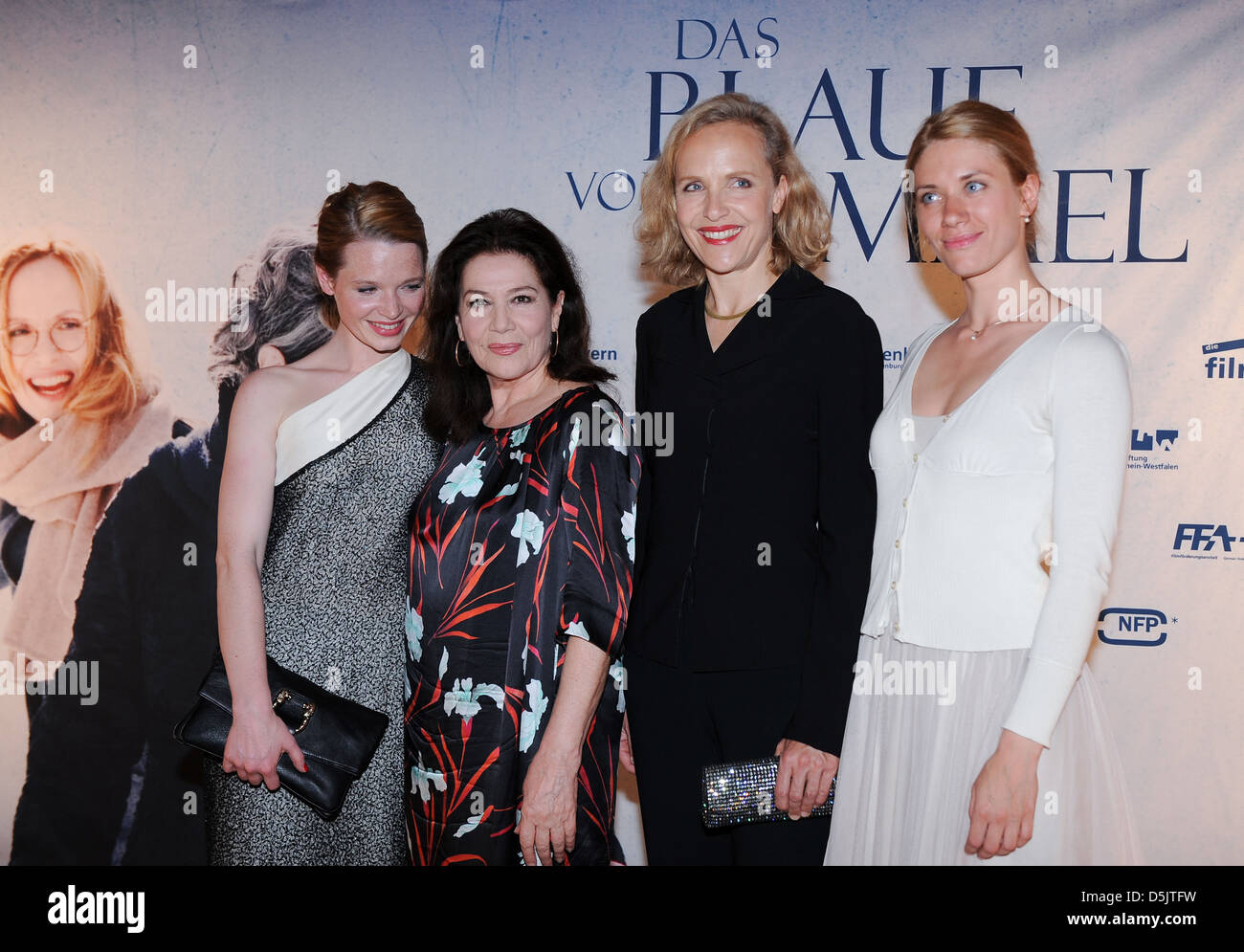Karoline Herfurth, Hannelore Elsner, Juliane Koehler, Juta Vanaga der Berlin-Premiere von "Das Blaue Vom Himmel" Astor Stockfoto