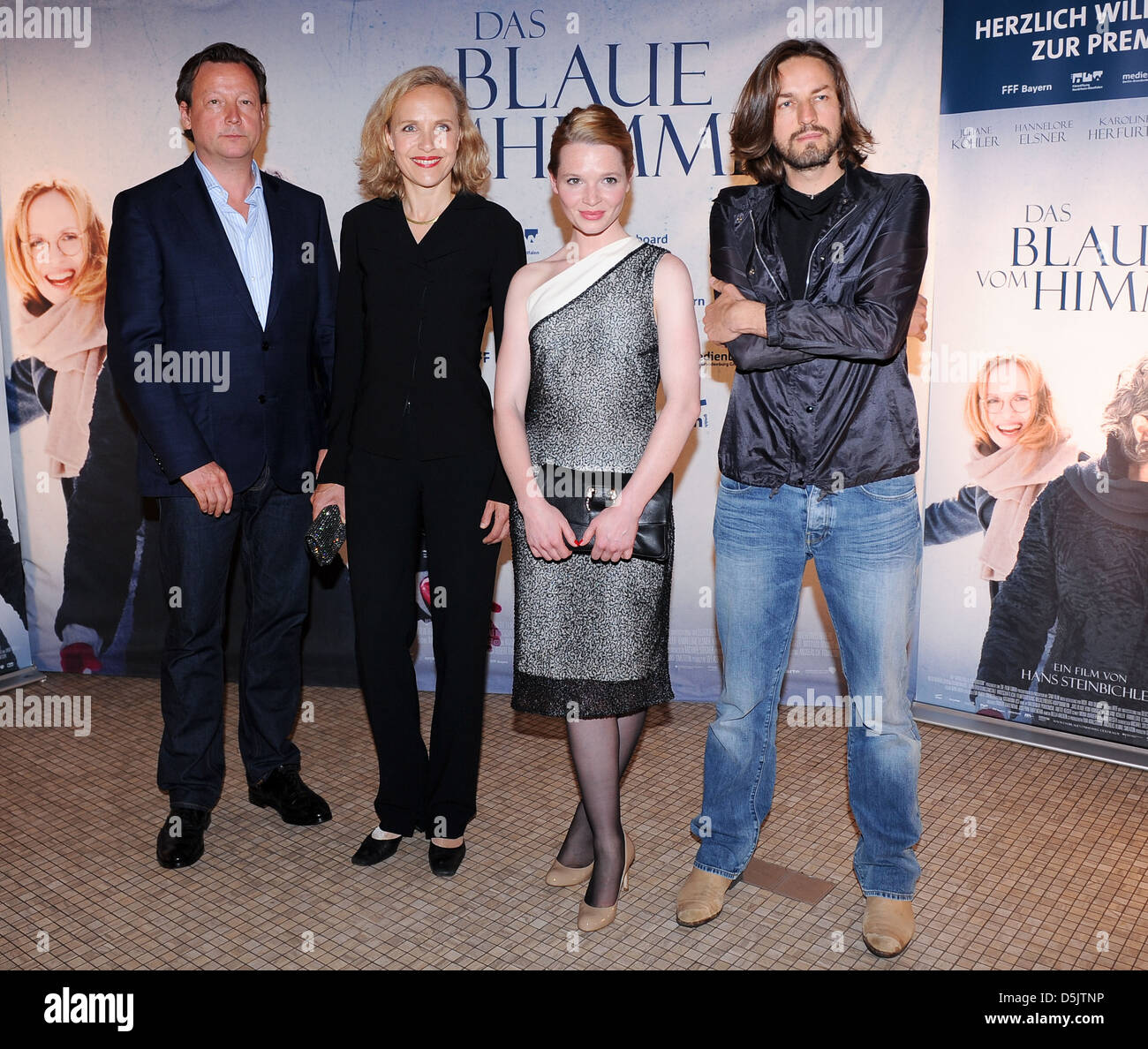 Juliane Koehler, Karoline Herfurth, Matthias Brandt und Hans Steinbichler an der Berlin-premiere von "Das Blaue Vom Himmel" auf Stockfoto