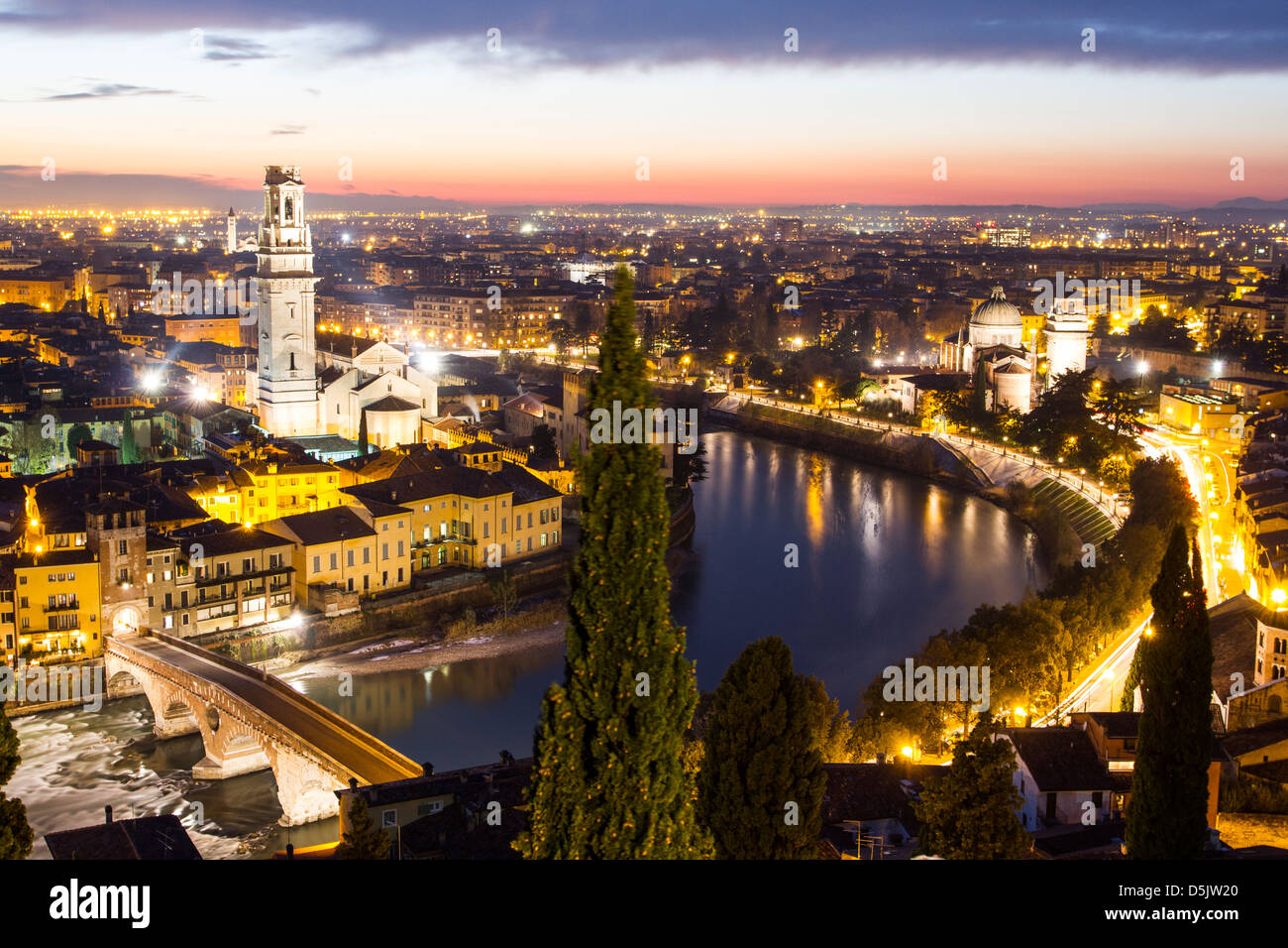 Blick auf die Stadt Verona von Castel San Pietro. Stockfoto