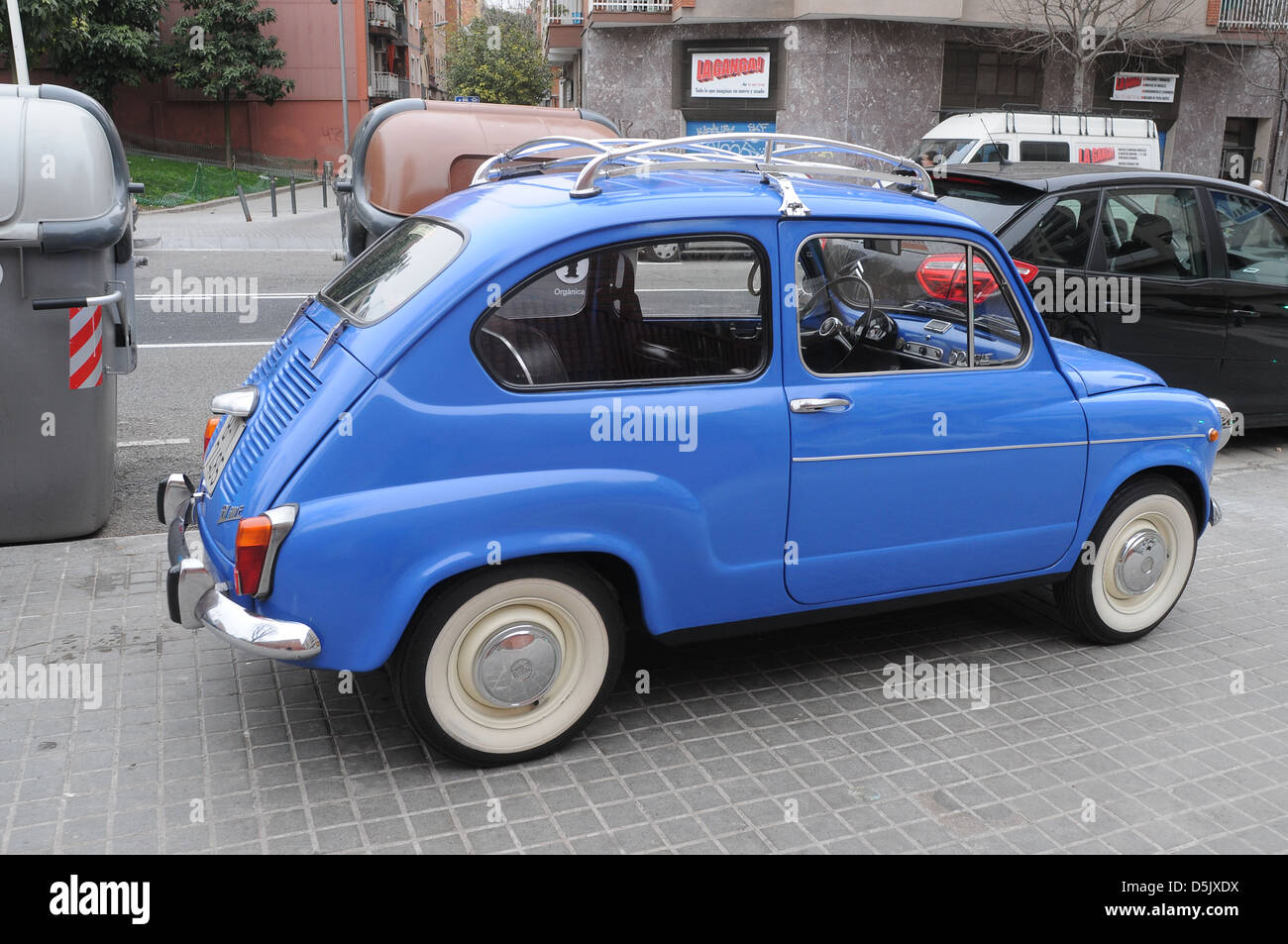 blaues Auto Seat 600-(Fiat) - hergestellt von 1957 bis 1973 typisch spanische Auto für ein Medium Klasse Familie in früh ist 60' Stockfoto