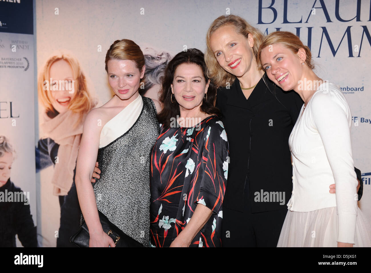 Karoline Herfurth, Hannelore Elsner, Juliane Koehler und Juta Vanaga an der Berlin-premiere von "Das Blaue Vom Himmel" im Astor Stockfoto