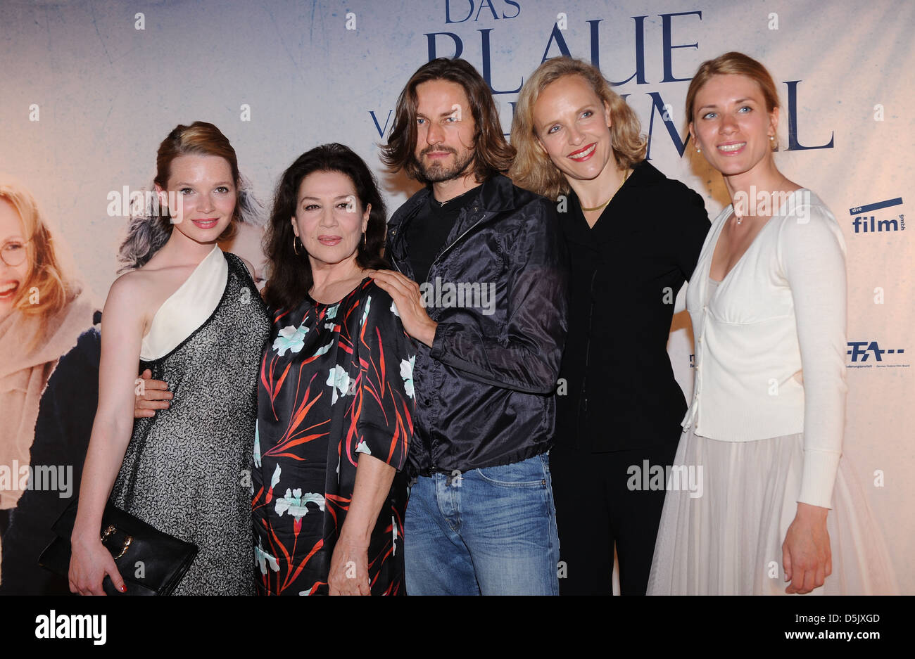 Karoline Herfurth, Hannelore Elsner, Hans Steinblichler, Juliane Koehler und Juta Vanaga an der Berlin-premiere von "Das Blaue Stockfoto