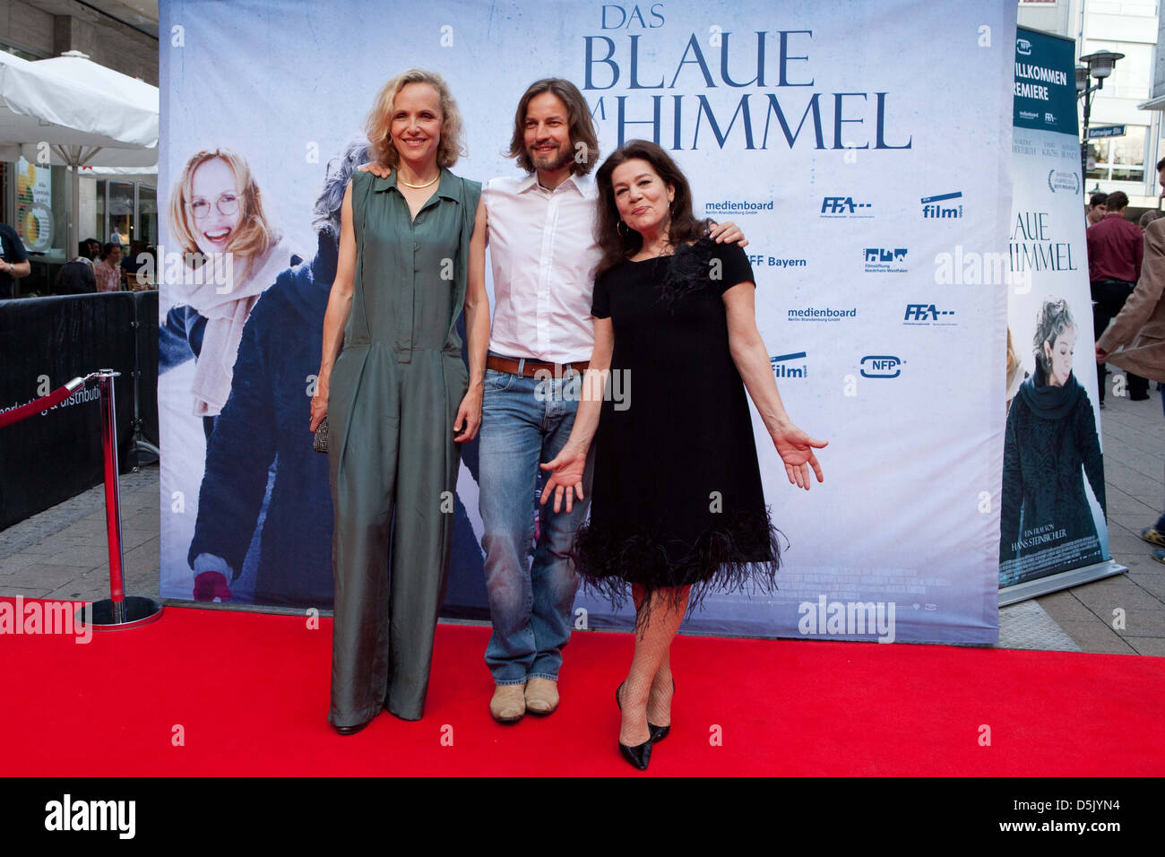 Juliane Koehler, Hans Steinbichler, Hannelore Elsner, die Welt-premiere von "Das Blaue Vom Himmel" Lichtburg Film Stockfoto