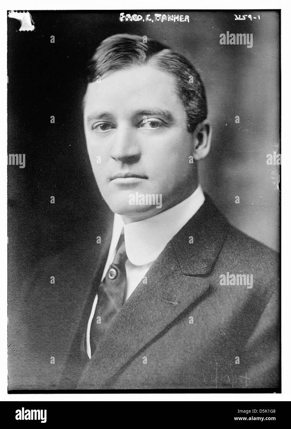 Dieses Porträt zeigt Fred C. Tanner, eine republikanische politische Figur, die in einem formalen Foto aufgenommen wurde. Er spiegelt seine Rolle in der amerikanischen Politik während des frühen 20. Jahrhunderts wider. Stockfoto