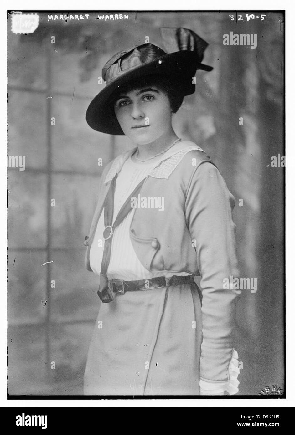 Ein Porträt von Margaret Warren, aufgenommen im Januar 1921 von den Herman Mishkin Studios in New York City. Sie ist mit der Junior League und den Töchtern der Cincinnati verbunden. Stockfoto Ein Porträt von Margaret Warren, aufgenommen im Januar 1921 von den Herman Mishkin Studios in New York City. Sie ist mit der Junior League und den Töchtern der Cincinnati verbunden. Stockfoto