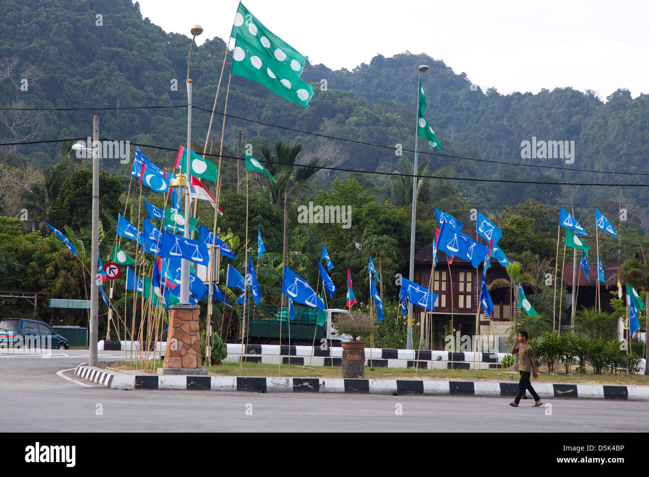Malaysias Regierungspartei und Opposition Parteien Start Flag setzt sich für den kommenden Parlamentswahlen Stockfoto