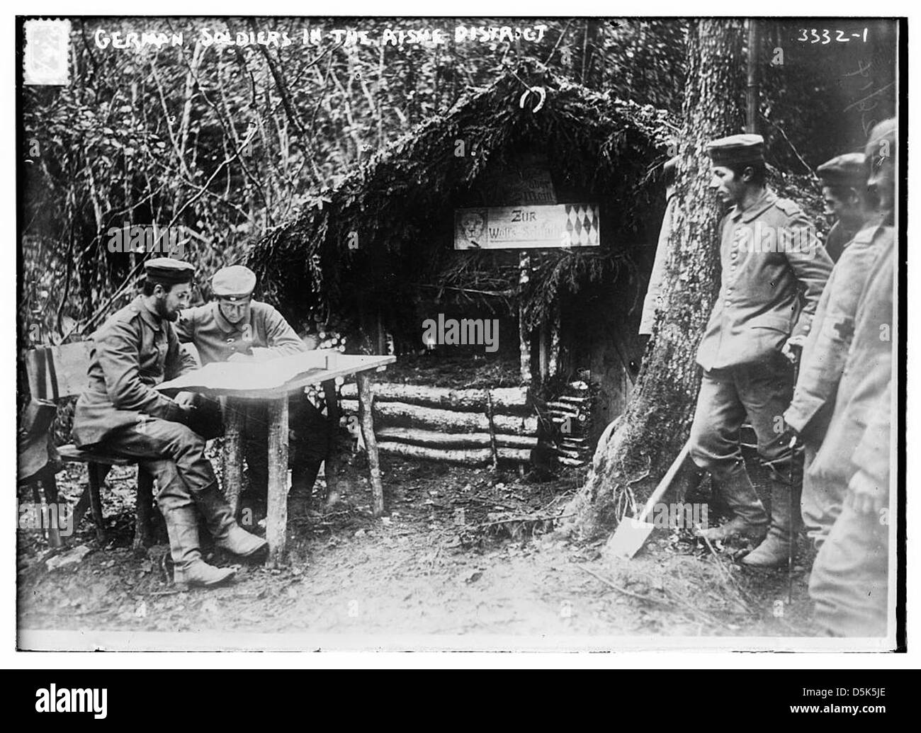 Deutsche Soldaten werden während des Ersten Weltkriegs im Bezirk Aisne, einer Region in Nordfrankreich, gezeigt. Stockfoto