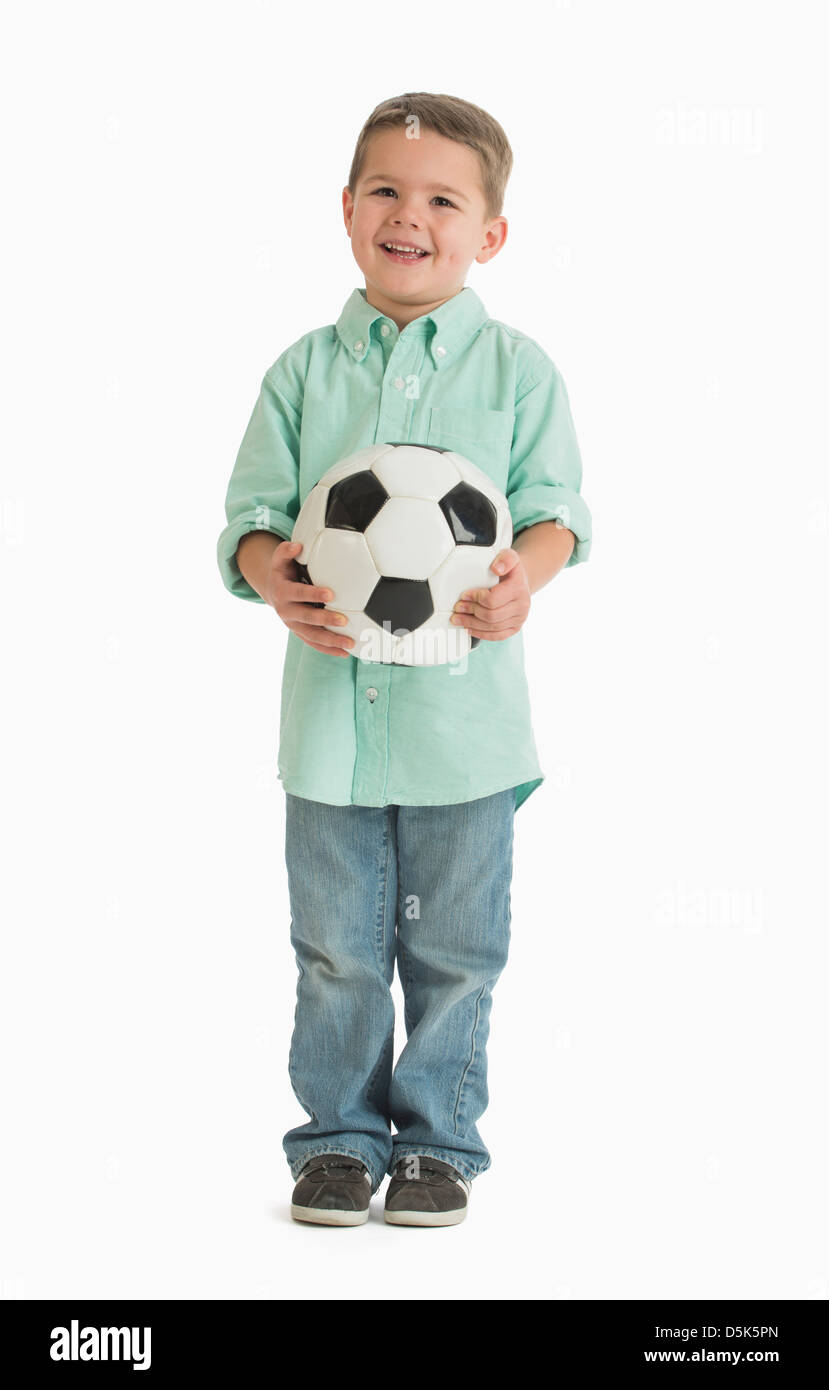 Porträt eines jungen (4-5) halten Fußball Stockfoto