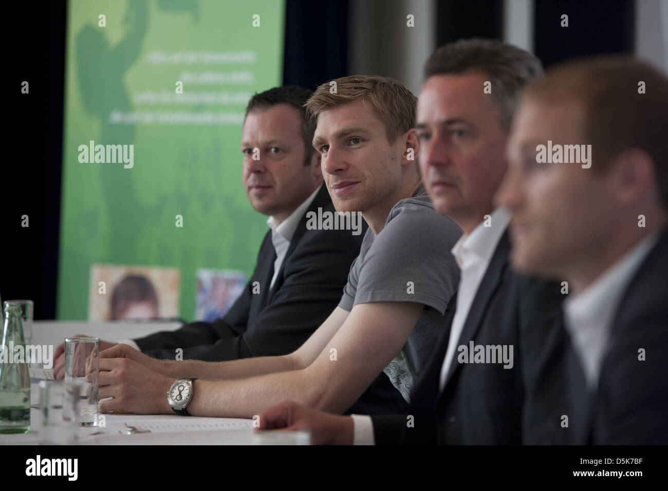 Per Mertesacker, Matthias Uelschen, Jan Bassler, match Joerg Borm auf einer Pressekonferenz für die Charity Mertesacker & Pocher Stockfoto