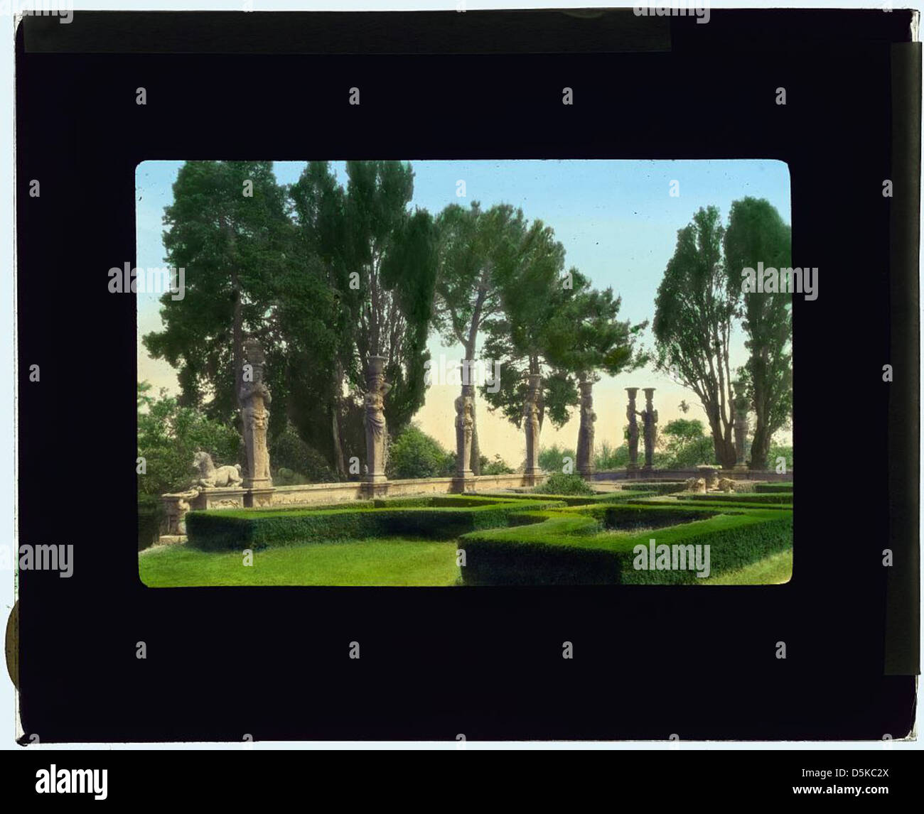 Ein Foto der Villa Farnese in Caprarola, Latium, Italien, zeigt die Renaissance-Architektur und das wunderschöne Gartendesign. Stockfoto Ein Foto der Villa Farnese in Caprarola, Latium, Italien, zeigt die Renaissance-Architektur und das wunderschöne Gartendesign. Stockfoto