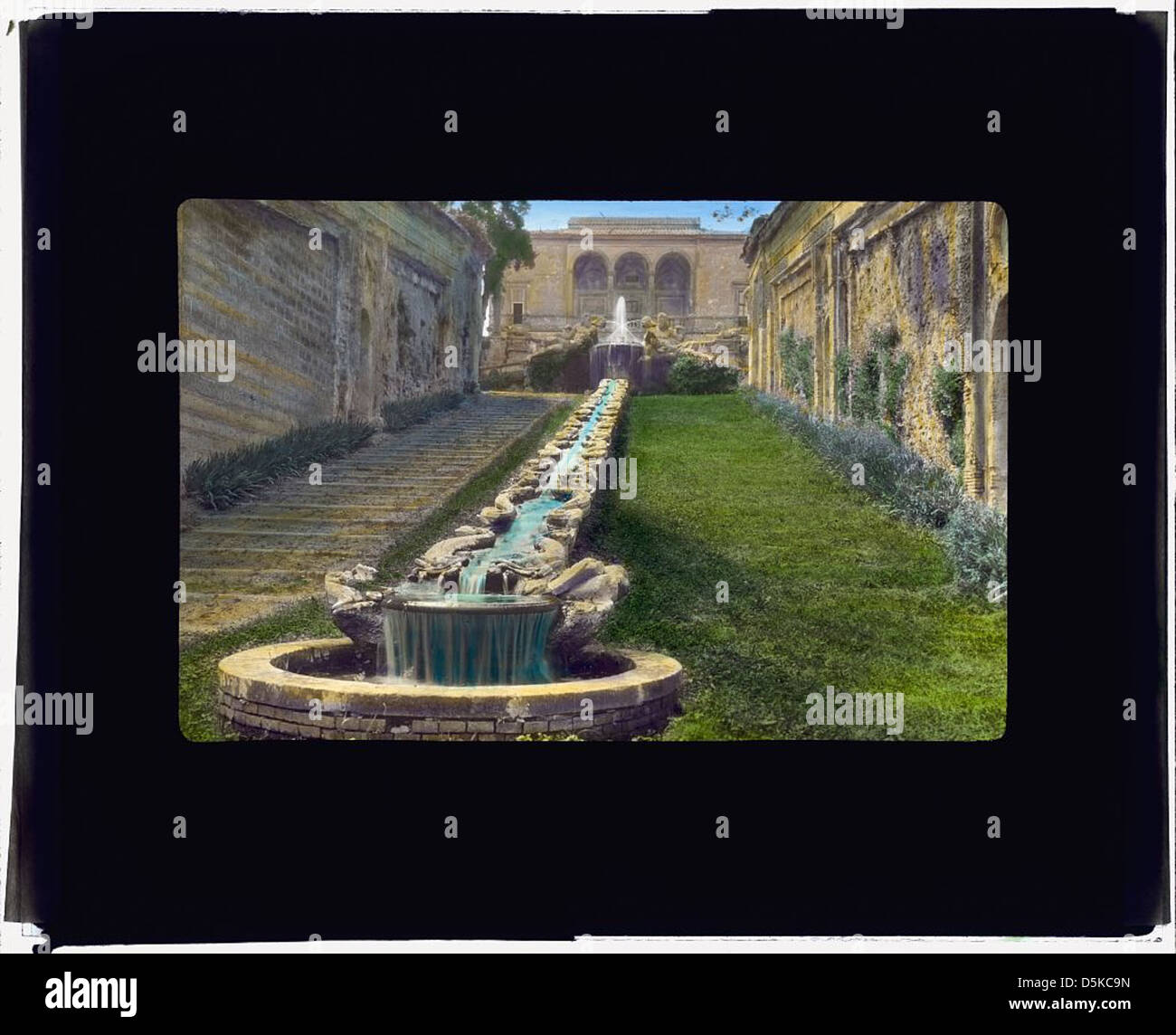 Ein Foto der Villa Farnese in Caprarola, Latium, Italien. Die Villa zeigt Renaissance-Architektur und ihre weitläufige Anlage. Stockfoto Ein Foto der Villa Farnese in Caprarola, Latium, Italien. Die Villa zeigt Renaissance-Architektur und ihre weitläufige Anlage. Stockfoto
