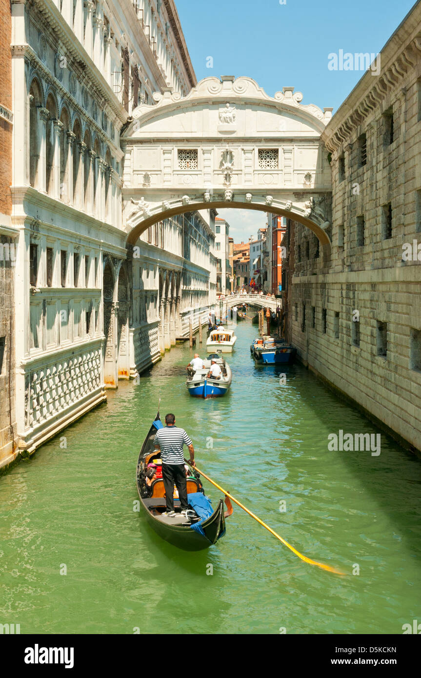 Gondel auf der Seufzerbrücke Venedig, Italien Stockfoto