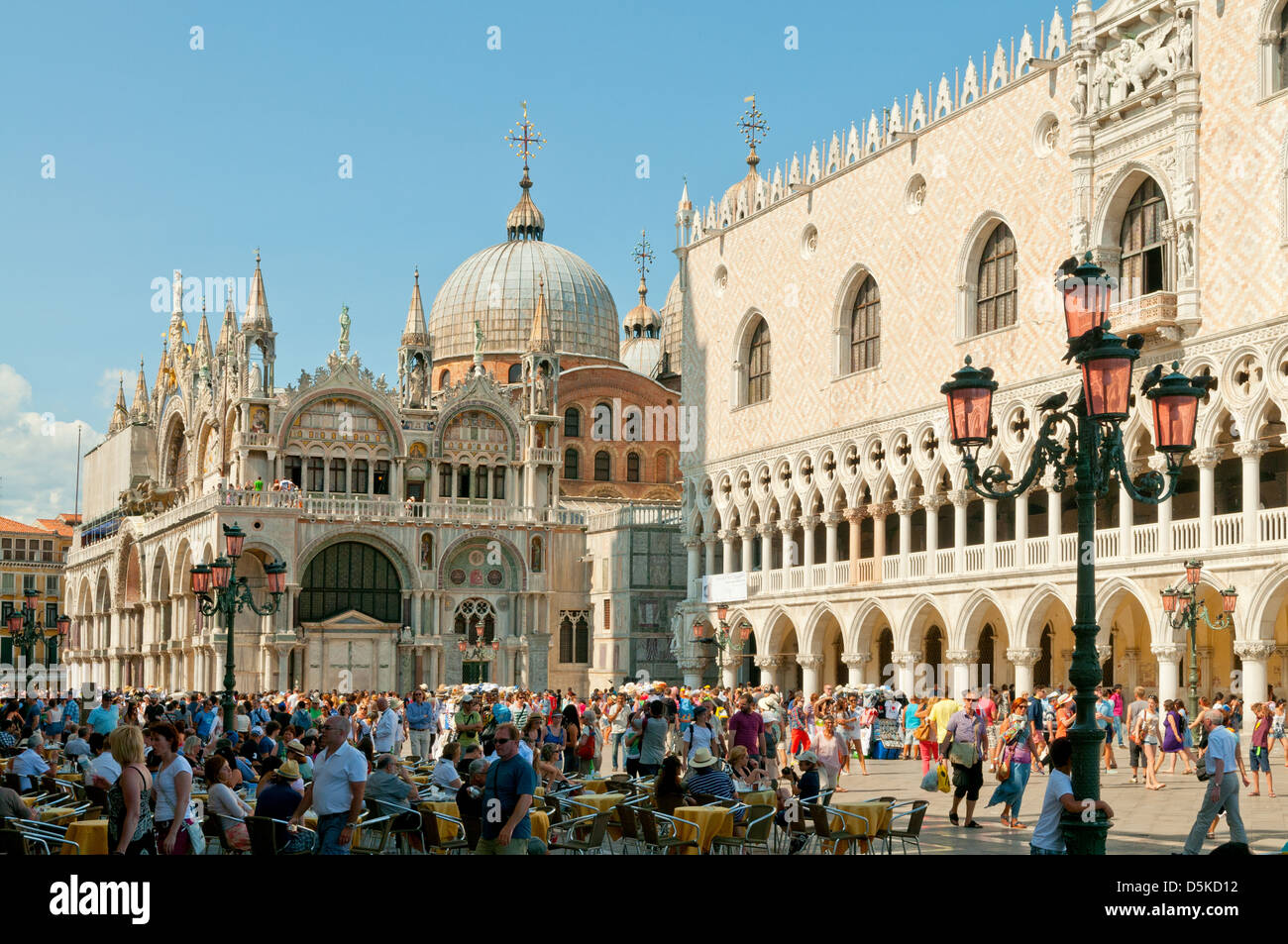 Basilika und Dogenpalast, Markusplatz, Venedig, Italien Stockfoto