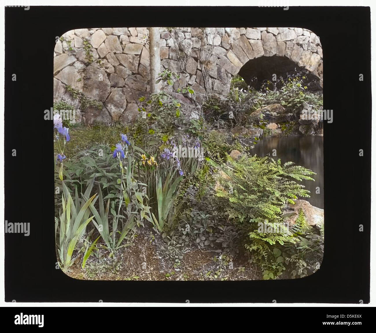 Das George Fisher Baker House im Tuxedo Park, New York, ist ein Beispiel für den architektonischen Stil und das wohlhabende Leben des frühen 20. Jahrhunderts mit seinem großen Design und seiner historischen Bedeutung. Stockfoto