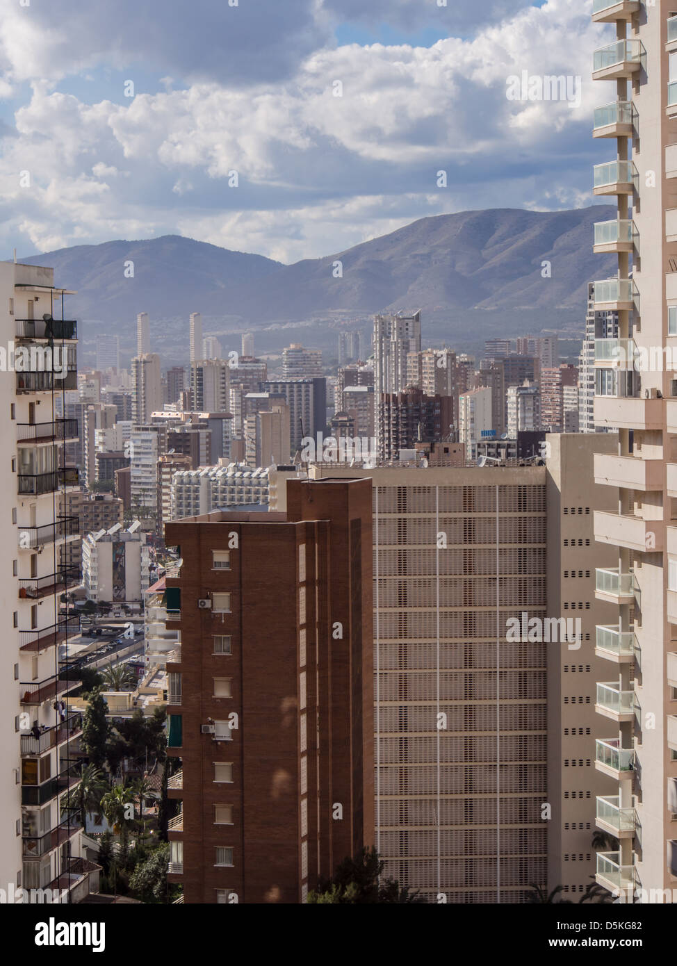 Hochhäuser dominieren die Skyline in der spanischen Ferienort Benidorm. Stockfoto