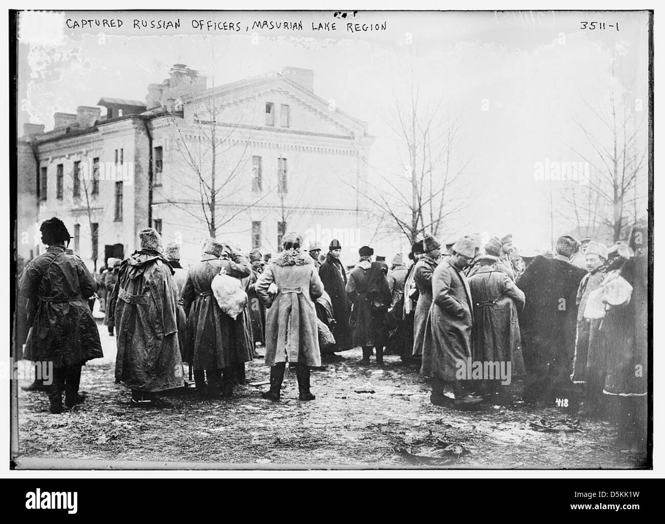 Dieses Bild zeigt russische Offiziere, die während des Konflikts im Masurischen Seengebiet gefangen wurden, einem wichtigen Moment im Ersten Weltkrieg, als russische Truppen von den Deutschen besiegt wurden. Stockfoto