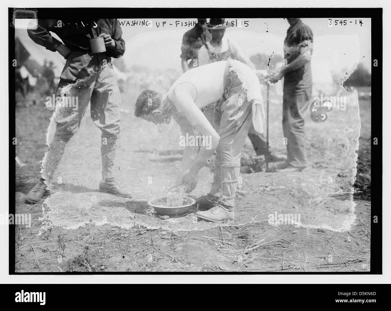 Das Bild zeigt Mitglieder der Nationalgarde der New York Army, die am 18. Juli 2015 in Fishkill, New York, abgespült wurden. Das Foto ist Teil der Library of Congress Sammlung. Stockfoto Das Bild zeigt Mitglieder der Nationalgarde der New York Army, die am 18. Juli 2015 in Fishkill, New York, abgespült wurden. Das Foto ist Teil der Library of Congress Sammlung. Stockfoto