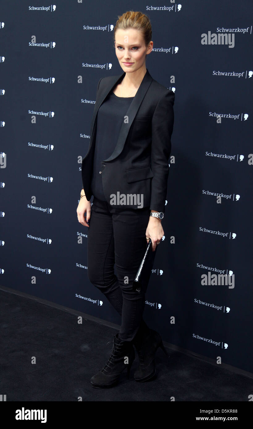 Charlotte Cordes bei der Eröffnung von Haar Pflege Firma Schwarzkopf Pop-up Store am Graf-Adolf-Platz-Platz. Düsseldorf, Stockfoto