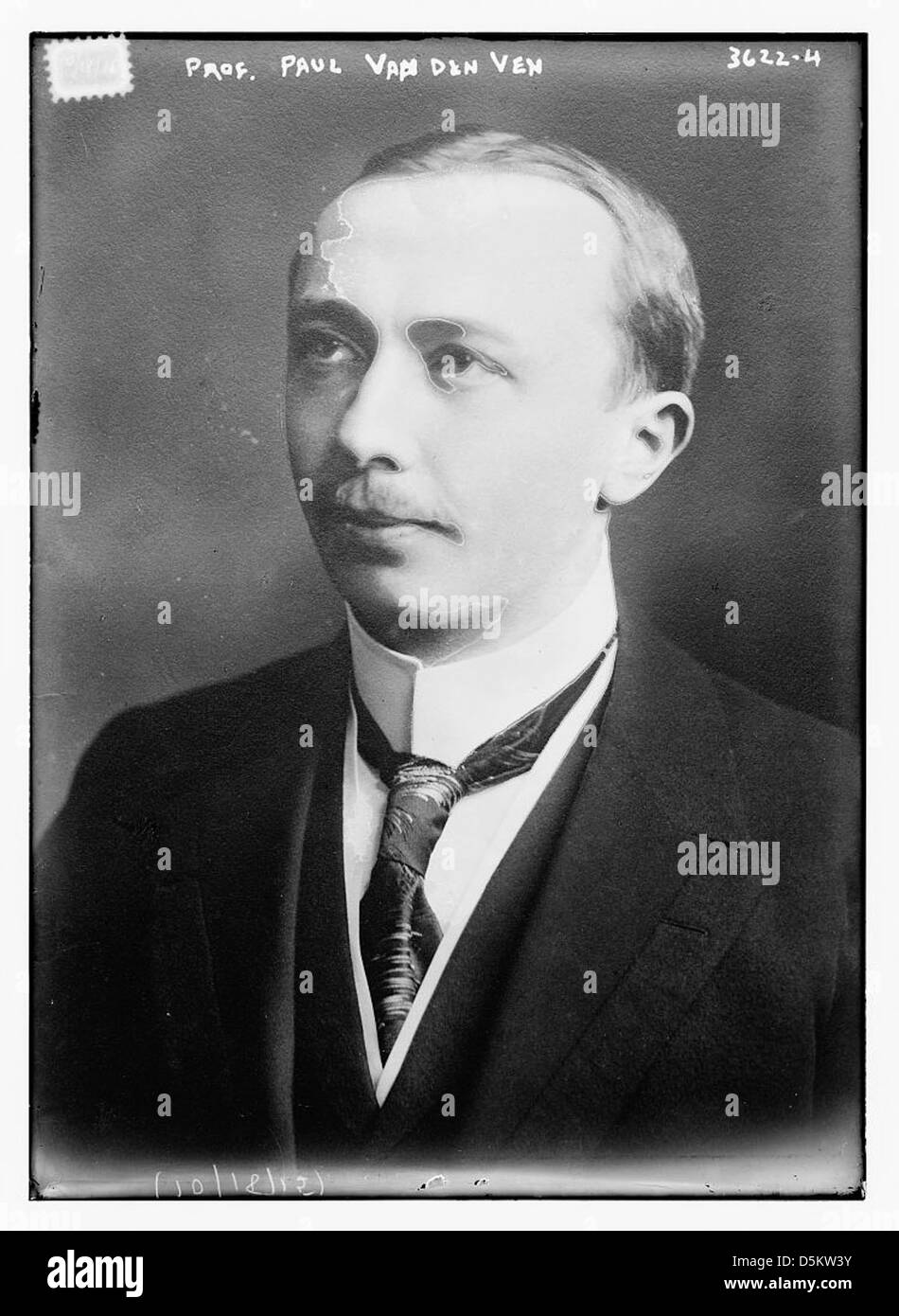 Ein Porträt von Professor Paul Van den Ven, einem Fakultätsmitglied an der KU Leuven (Katholische Universität Löwen) in Belgien. Das Bild ist Teil der Library of Congress Sammlung. Stockfoto