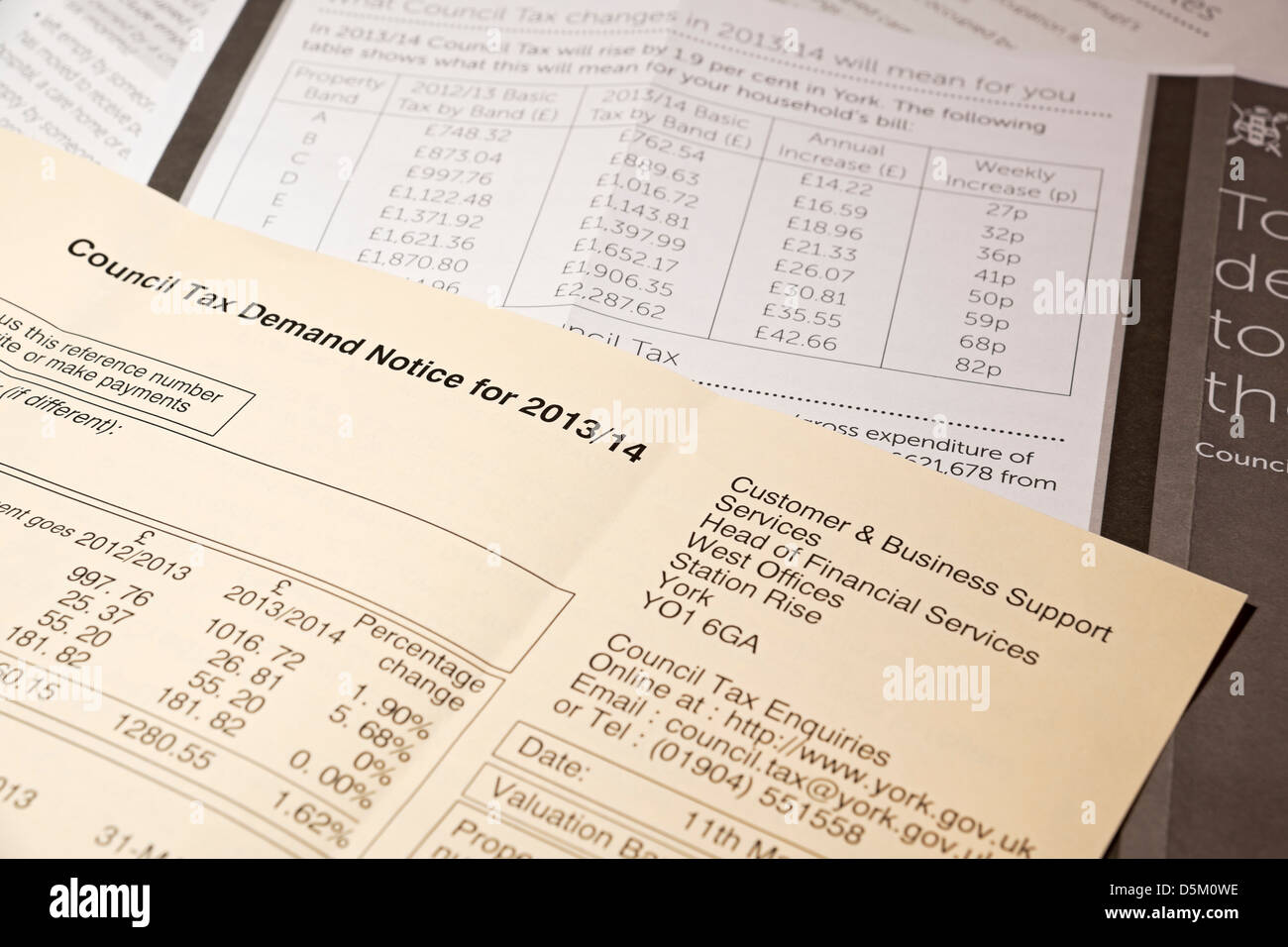 Nahaufnahme des Steuergesetzes des Rates für 2013/2014 Nachfrage Haushaltsrechnungen Budget York North Yorkshire England Großbritannien Großbritannien Großbritannien Großbritannien Großbritannien Großbritannien Großbritannien Großbritannien Großbritannien Großbritannien Großbritannien Großbritannien Großbritannien Stockfoto