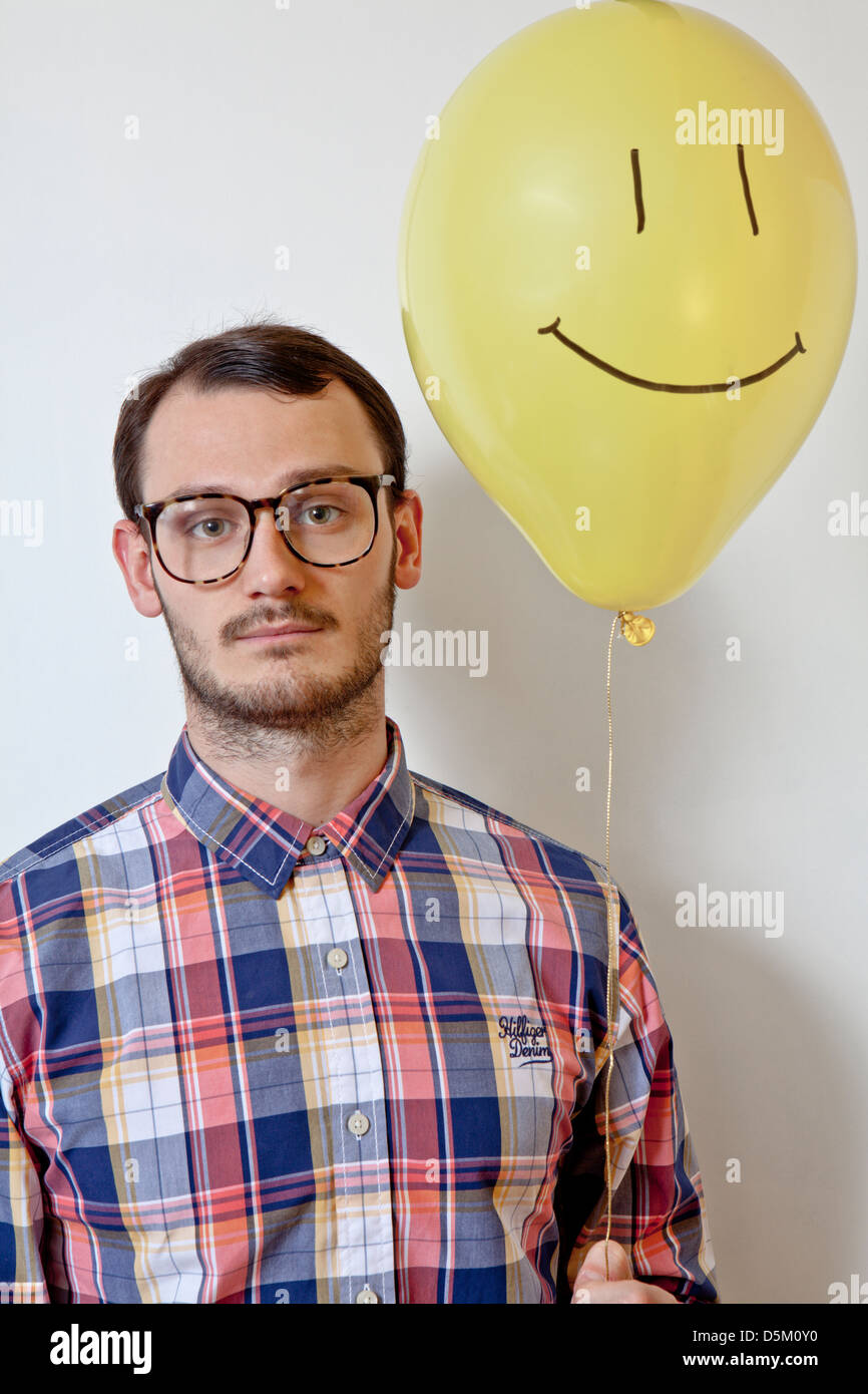 Nerd mit Ballon Stockfoto