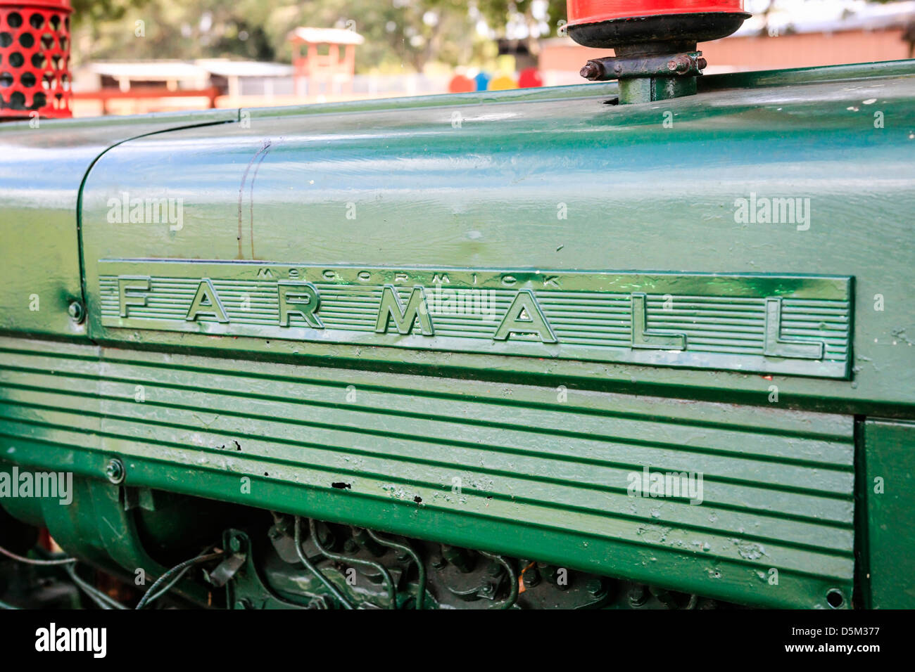 Alten stillgelegten Farmall Traktor Stockfoto